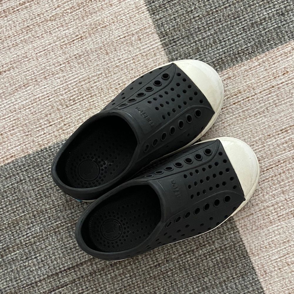 Native Kids Water Shoes - Black with White Toe